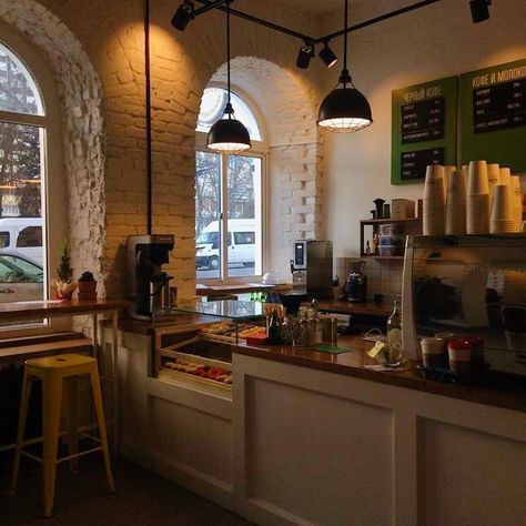 Bookshop Café, Opening A Cafe, Dream Cafe, Bookstore Cafe, Cozy Coffee Shop, Coffee Shop Aesthetic, Cafe Aesthetic, Interior Vintage, Shop Aesthetic