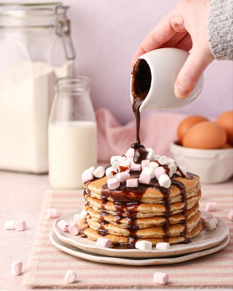 Fluffy american style pancakes topped with marshmallows and Nutella sauce (Nutella mixed with boiling water). Nutella Sauce, American Style Pancakes, American Pancakes, Boiling Water, Marshmallows, Whipped Cream, American Style, Nutella, Pancakes