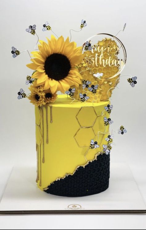 Bee Sunflower Cake, Bee And Sunflower Cake, Sunflower Cake Birthday, Bee Cake Ideas, Sunflower Cake Design, Bee Themed Cake, Sunflower Birthday Cakes, Easter Desserts Cake, Latest Birthday Cake