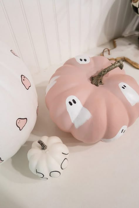 Diy Pumpkins Painting, Cute Painted Pumpkin Ideas, Halloween Pumpkin Crafts, Creative Pumpkin Painting, Cute Pumpkin Carving, Creative Pumpkin Decorating, Pumpkin Painting Ideas, Halloween Pumpkin Designs, Halloween Pumpkins Painted