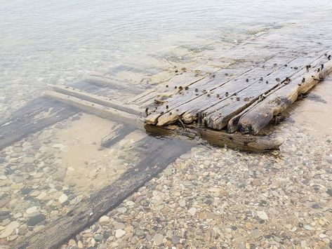 High Waters in the Great Lakes Reveal Two Centuries-Old Shipwrecks | Smart News | Smithsonian Magazine Great Lakes Shipwrecks, Great Lakes Michigan, Ship Wrecks, Great Lakes Ships, Lake Michigan Beaches, Radio Waves, Michigan Beaches, Month Of April, Lakefront Property