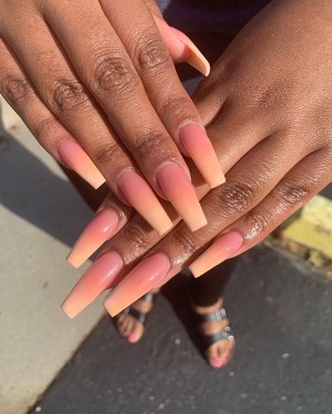 Medium long coffin nails peach & peach pink ombré 🍑✨ Coral Ombre Nails, Peach Colored Nails, Coffin Nails Ombre, Unghie Sfumate, Lilac Nails, Peach Nails, Pink Ombre Nails, Ombre Acrylic Nails, Simple Acrylic Nails