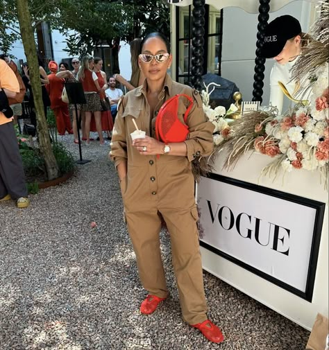 Art Gallery Opening Outfit, Gallery Opening Outfit, Utility Jumpsuit Outfit, Art Gallery Opening, Street Style Outfits Casual, Gallery Opening, Jumpsuit Style, Women Jumpsuit, Effortlessly Chic Outfits