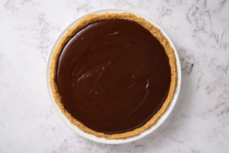 Ganache Pie, Salty Chocolate Chip Cookies, Pie For Christmas, Gluten Free Chocolate Pie, Oatmeal Pie Crust, Cookie Dough Desserts, Cookie Dough Pie, Homemade Chocolate Sauce, Easy No Bake Cookies