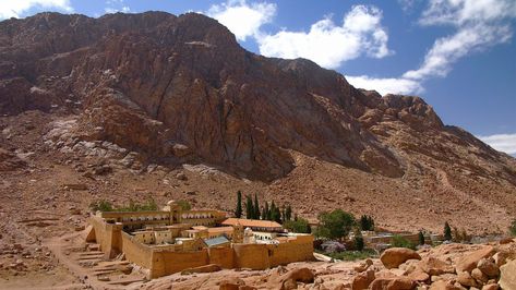 Monastery of Saint Catherine Saint Catherine, Burning Bush, Christian World, Sharm El Sheikh, Santa Catalina, Mountain Travel, St Catherine, The Monks, Amazing Places