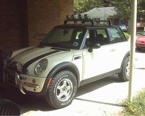 Jacked up MIni! Mini Cooper Lifted, Offroad Mini Cooper, Mini Cooper Rally Car, Lifted Mini Cooper, Off Road Mini Cooper, Mini Cooper 4x4, Mini Cooper R53, Rover Mini Cooper, Mini 4x4