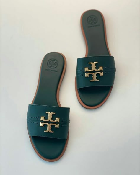 Rich Summer, Fancy Sandals, Sandals Luxury, Pretty Sandals, Dr Shoes, Shoes Outfit Fashion, Tory Burch Sandals, Fashion Slippers, Girly Shoes