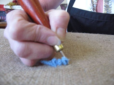 Rug Hooking Tutorial, Rug Hooking Patterns Primitive, Hooking Rugs, Hand Ideas, Rug Hooking Kits, Hooked Rugs Primitive, Rug Hooking Designs, Burlap Rug, Burlap Bags