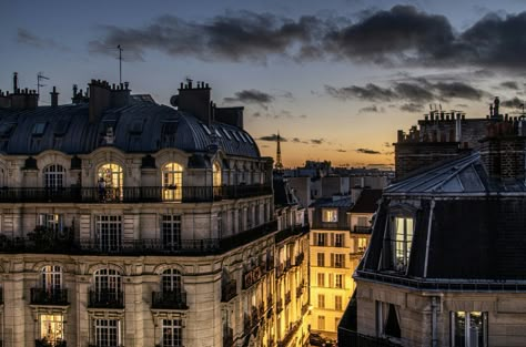 Paris Ipad Wallpaper, France Wallpaper Laptop, Paris Laptop Wallpaper, Paris Wallpaper Laptop, Mac Wallpaper Desktop Aesthetic Hd, Wallpapers For Macbook Air, City Night Life Aesthetic, Paris Wallpaper Aesthetic, Dark Aesthetic Wallpaper For Laptop