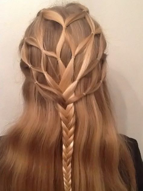 Elven hairstyle? - being modeled by a descendent of the house of Finarfin, I think. XD Popular Haircuts, Stylish Hair, Hair Dos, About Hair, Hair Designs, Larp, Pretty Hairstyles, Hair Hacks, Tree Of Life