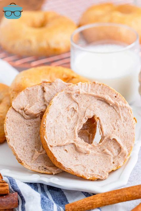 Homemade Cinnamon Swirl Bagels, Bagel Cream Cheese Cinnamon Air Fryer, Cinnamon Bagels Topping, Cinnamon Bagel, Cinnamon Bagels, Diy Cinnamon, Cinnamon Honey Butter, Plain Bagel, Cinnamon Breakfast