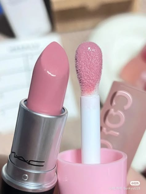 Fancy Makeup, Pink Lipstick, Pink Girly Things, Makeup Items, Mac Lipstick, Pretty Makeup, Cute Makeup, Makeup Kit, Aesthetic Makeup