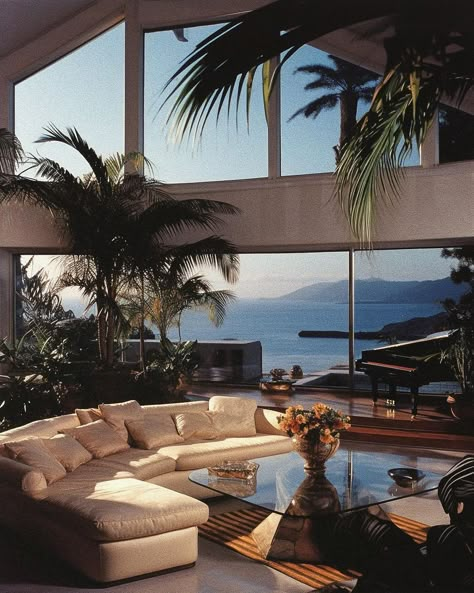 80s Interior Design, 80s House, Miami Apartment, Miami Interiors, 80s Home, 80s Interior, Retro Interior Design, Miami Houses, Retro Interior