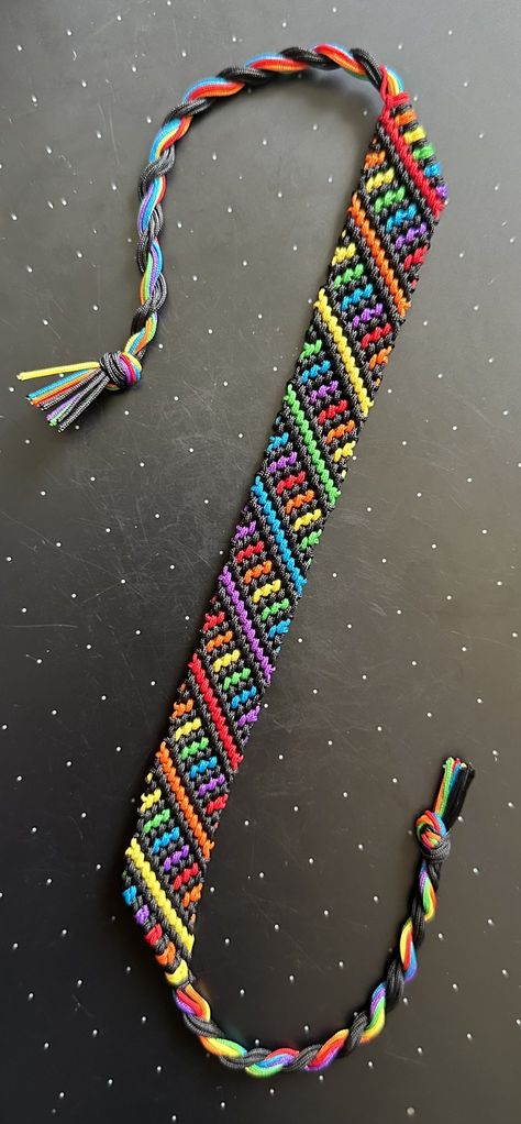 Rainbow Bracelet Patterns, Rainbow Friendship Bracelet Patterns, Pride Flag Friendship Bracelet Pattern, Bracelet Bresilien Pattern, Cool Friendship Bracelet Patterns, Cute Friendship Bracelets Pattern, Pride Flag Bracelet Pattern, Casual Rainbow Friendship Bracelets, Lgbtq Friendship Bracelet Patterns