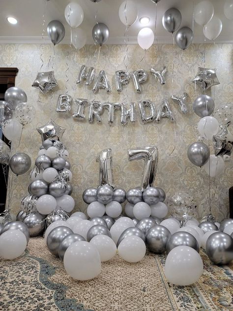 Silver White Birthday Decor, Grey Birthday Decorations, Gray Birthday Theme, Grey Birthday Party Decorations, Silver And White Birthday Party Decor, White And Silver Birthday Decorations, Silver Balloons Decoration, Silver Themed Birthday Party, 17th Birthday Ideas Party