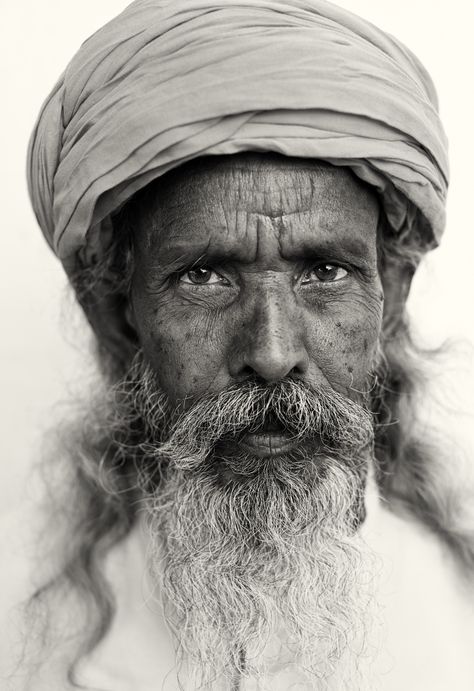 Indian Portrait Reference, Old Portrait Photography, Black And White Portrait Photography, Black And White Photography Portraits, Old Man Portrait, Black And White People, Realistic Sketch, Realistic Pencil Drawings, Sketch Portrait