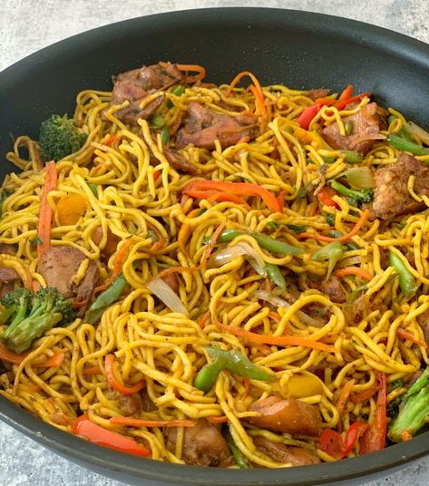 Guyanese Style Chicken Chowmein - Metemgee Chicken Chowmein Recipe, Potato Roti, 30 Minute Meals Chicken, Guyanese Food, Guyanese Recipes, Chinese Spices, Chow Mein Recipe, Fit Recipes, Food Fusion