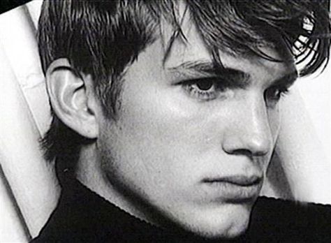 Ashton Kucher Low Eyebrows, Aston Kutcher, Michael Kelso, Calvin Klein Models, Actors Male, Ashton Kutcher, Actrices Hollywood, Next Stop, Black And White Photographs