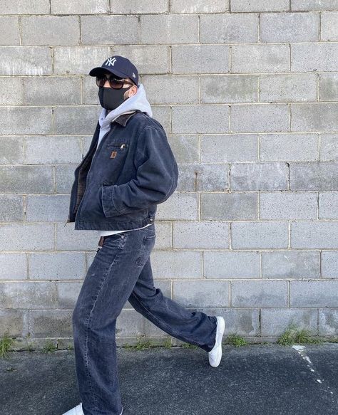 What To Wear With Black Cargo Pants Men, Black Work Jacket Outfit Men, Worker Jacket Men Outfit, Mens Carhartt Jacket Outfit, Dickies Jacket Outfit, Mens Workwear Style, Work Jacket Outfit Men, Carhartt Jacket Outfit Men, Carhartt Detroit Jacket Outfit