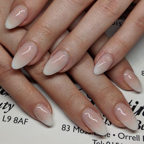 Ombré French Tip Round, Natural Almond Nails Fall, French Tip Ombre Nails Almond, Squoval French Tip, French Ombre Nails Almond, Holiday Ombre Nails, Powder Ombre Nails, Platinum Nails, Ombre French Manicure