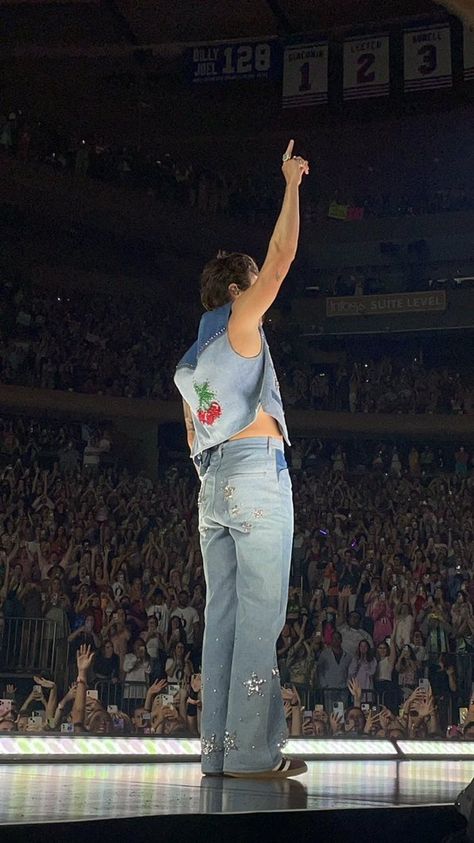 “Love On Tour, MSG, New York City Night 6” Harry Styles Jeans, Harry Styles Fits, Love On Tour Outfits Ideas, Harry Styles Concert Outfits, Harry Styles Love On Tour Outfits, Hslot Outfit Ideas, Harry Styles Concert Outfit, Harry Outfits, Love On Tour Outfits