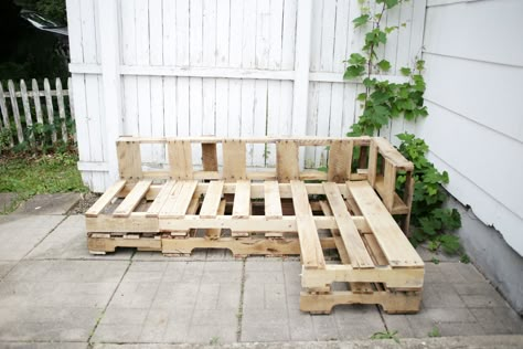 How to Make a Couch Out of Pallets | Hunker Wood Pallet Couch, Diy Pallet Couch, Pallet Garden Furniture, Pallet Patio Furniture, Pallet Patio, Pallet Couch, Couch Design, Wooden Pallet Furniture, Pallet Sofa