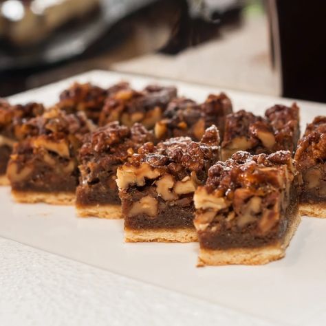 Enjoy this recipe for Chocolate Bourbon Pecan Bars Keto Pecan Pie Bars, Chocolate Pecan Bars, Caramel Pecans, Chocolate Pecan Pie Bars, Pecan Pie Bars Recipe, Keto Pecan Pie, Bourbon Pecan Pie, Pie Bar Recipes, Pecan Bars