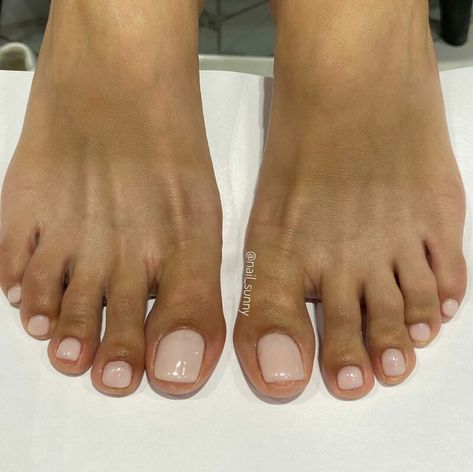 Sheer White Pedicure, Bare Toenails No Polish, Natural Gel Pedicure, Clear Polish Pedicure, Pedicure Tan Skin, Ivory Pedicure, Pedicure For Brown Skin, Pedicure Neutral Colors, Creamy Pedicure