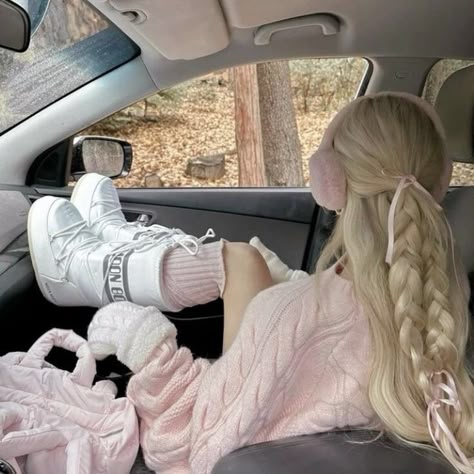 Moon Boots Outfit, Winter Princess, Cold Outfits, Pink Girly Things, New Years Eve Outfits, Cute Winter Outfits, Moon Boots, Winter Aesthetic, Pink Outfits