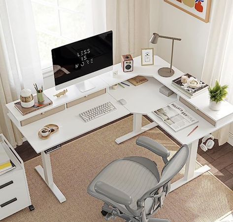 The 160cm L-shaped large work surface provides ample room, and 3 desktop drawers help you collect orderly. The height adjustable desk has 3 preset buttons to customize your desired heights from 68cm to 121cm with collision-avoiding feature. Contained an industrial-grade steel frame that able to support up to 150 kg. L Shaped Standing Desk, Desk Adjustable Height, Corner Standing Desk, Corner Stand, Electric Standing Desk, Adjustable Height Standing Desk, Stand Up Desk, Inbox Zero, Bed Desk