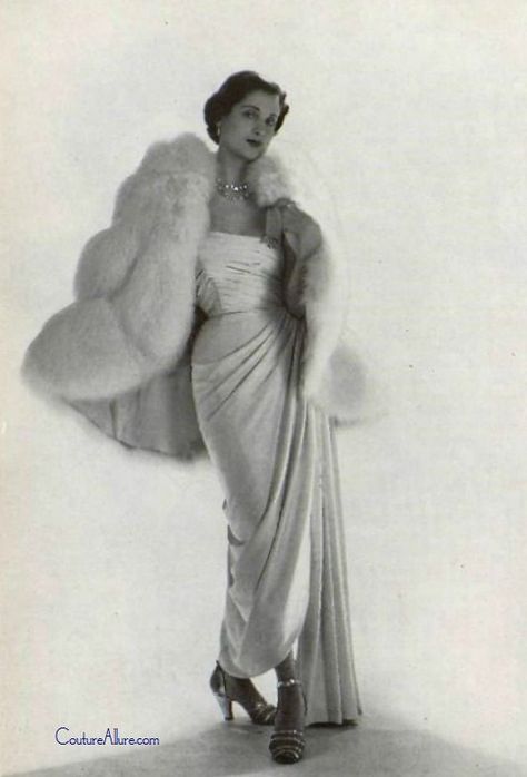 Old Hollywood Glamour Dresses, Natalie Clifford Barney, Vintage Hollywood Glamour, Jean Patou, Fifties Fashion, Costume Inspo, Look Retro, Fashion 1950s, Fur Stole