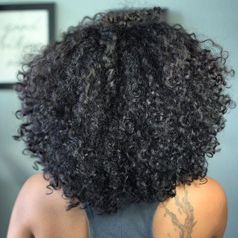 Fall Hair Curly, Curly Natural Curls, Frizzy Hair Remedies, Fluffy Curls, Long Hair Tips, Beautiful Natural Hair, Pelo Afro, Hair Remedies, Natural Hair Inspiration