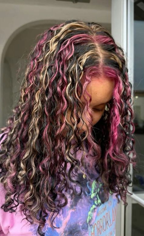 Curly Hair Color Streaks, Skunk Hair Styles, Curly Neopolitan Hair, Neopolitan Hair Highlights Curly, Neopolitan Hair Curly, Neapolitan Curly Hair, Skunk Hair On Curly Hair, Neapolitan Hair Curly, Neopolotin Hair