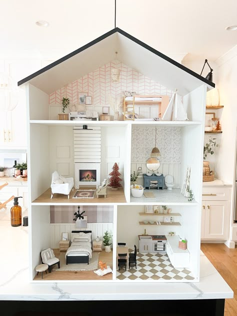 Diy Doll House Plans, Dolls House Diy Ideas, Wood Dollhouse Diy, Barbie Dolls House Diy, Custom Doll House, Home Made Dollhouse, Doll House Repurpose, Dollhouse Design Ideas, Doll House Design Ideas