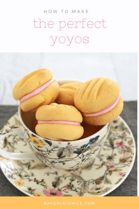 These Yo-Yo Biscuits will absolutely melt in your mouth. They are the most deliciously, crumbly and soft biscuits ever. Try them and fall in love!  #yoyos #biscuits #cookies #thermomix #conventional #baking #easy #perfect Yo Yo Biscuits, Rolls Photography, Custard Cookies, Thermomix Baking, Cake Stall, Biscuit Bake, Lunch Box Recipes, Biscuit Cookies, Thermomix Recipes