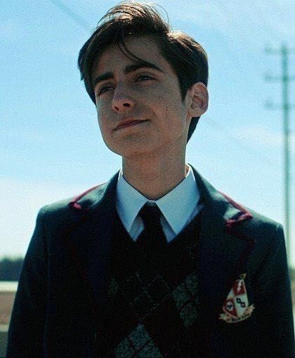 Nicky Harper, Five Hargreeves, Number Five, Aidan Gallagher, Umbrella Academy, Nickelodeon, Umbrella, Books