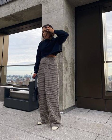 10 Simple and Affordable Buys You’ll Actually Wear This Wint | Who What Wear Wide Leg Dress Pants Outfit, Houndstooth Pants Outfit, Plaid Trousers Outfit, Wide Leg Trousers Outfit, Inverted Triangle Outfits, Plaid Pants Outfit, Legs Outfit, Wide Leg Pants Outfit, Houndstooth Pants