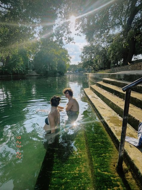 texas summer aesthetic, barton springs, friends picture, summer photo ideas Texas Summer Aesthetic, Southern Summer Aesthetic, Austin Texas Aesthetic, Barton Springs Austin, Austin Aesthetic, Summer In Texas, Summer Photo Ideas, Texas Summer, Summer Vision