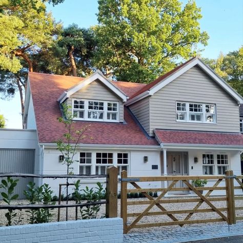 How gorgeous is this 1950's New-England style house renovation by @our_surrey_project ?! The most contemporary of our range, the Heritage Rose #SashWindows work perfectly to add some extra charm to the property! 1960s House Renovation, New England Style Home, England Style Home, Upvc Sash Windows, Dormer House, New England Style Homes, New England House, Dormer Bungalow, Rendered Houses