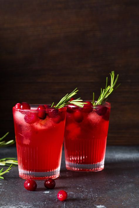 DIY Cranberry Vodka - Julie's Kitchenette Vegan Homesteading, Mocktail For Kids, Cranberry Dishes, Holiday Mocktail, Vodka Cranberry, Spritzer Recipes, Breakfast Cocktails, Vegan Casserole, Diy Hot Cocoa