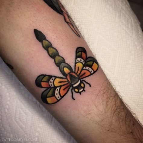 Traditional Dragonfly Tattoo, Alt Culture, Tattoo American Traditional, Colorful Tattoo, Traditional Tattoo Inspiration, Traditional Tattoo Flowers, Dragonfly Tattoo Design, Traditional Style Tattoo, Bug Tattoo