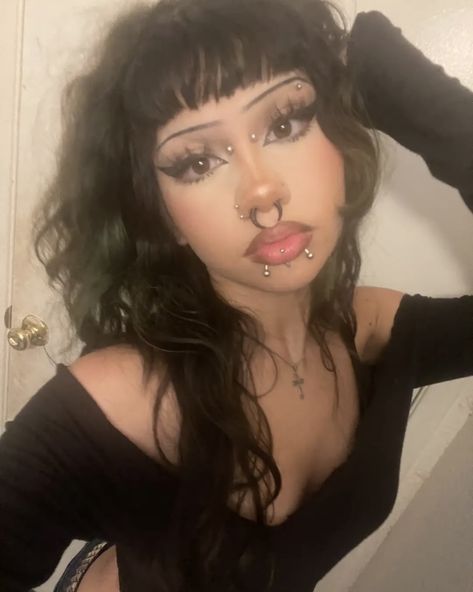 Alt Baddie Makeup, Alt Girl Makeup, Dark Makeup Looks, Punk Makeup, Doll Eye Makeup, Face Piercings, Swag Makeup, Alternative Makeup, Cool Makeup Looks