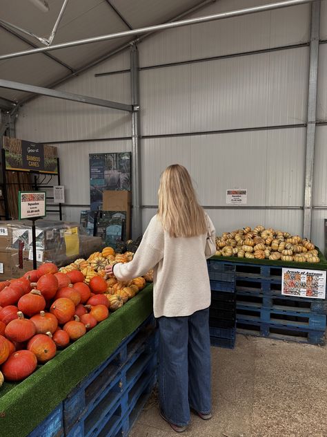 I love autumn and the farm shop aesthetic !!! Farm Outfit, I Love Autumn, Farm Clothes, Love Autumn, Shop Aesthetic, High Rise Wide Leg Jeans, Farm Shop, Autumn Outfits, The Farm