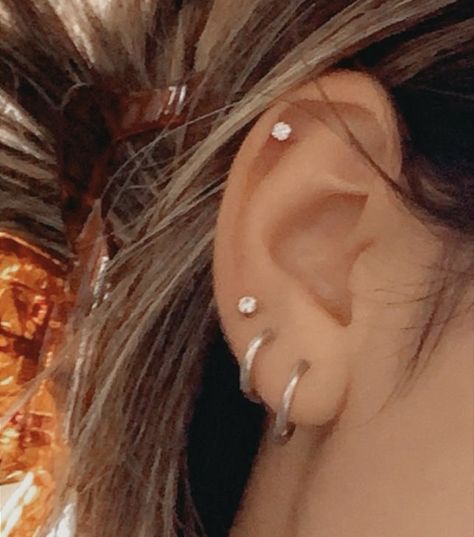 Third Ear Piercing, Top Ear Piercing, Ear Peircings, Ear Piercing Studs, Ear Piercings Chart, Nose Piercing Stud, Helix Piercing Jewelry, Cool Ear Piercings, Pretty Ear Piercings