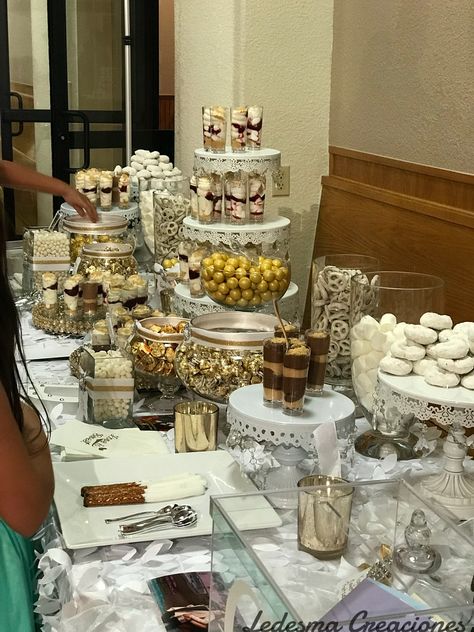 Wedding Candy table. White and gold White And Gold Dessert Table, White Candy Table, Gold Dessert Table, Wedding Candy Table, Theme Snack, Gold Dessert, Candy Stand, Gold Candy, Cream Candy