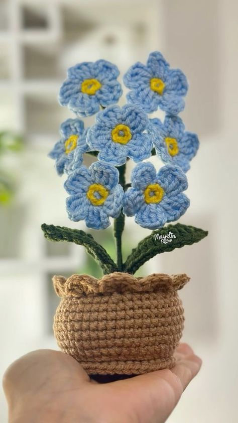 Tutorial GRATIS Flower Pot Crochet, Crochet Flower Pot, Crochet Business, I Love This Yarn, Fun Crochet Projects, Digital Art Tutorial, Crochet Motif, Crochet Flowers, Handmade Crochet