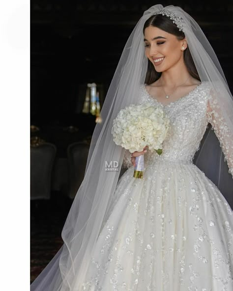 Wedding Gown And Veil, Wedding Gown With Veil Brides, Simple Royal Wedding Dress, White Wedding Gown With Veil, Bridal Dress With Veil, White Wedding Dresses Modest, Simple Fancy Wedding Dress, Modest Princess Wedding Dress, White Dress Bride Simple