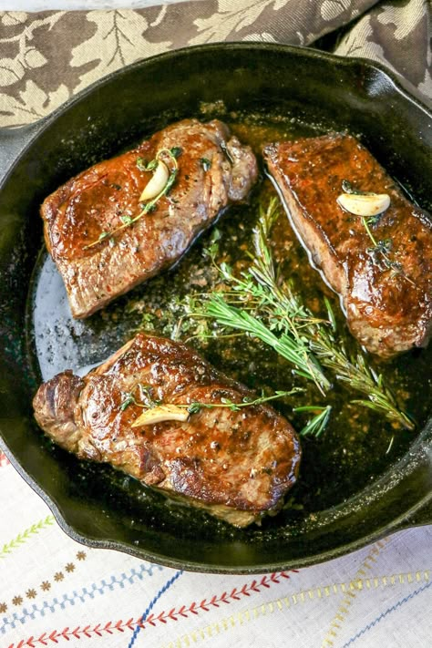 New York Steak Recipe, Rosemary Garlic Butter, Ny Strip Steak Recipes, Ny Steak, Beef Loin, Cast Iron Steak, New York Strip Steak, Strip Steak Recipe, New York Strip