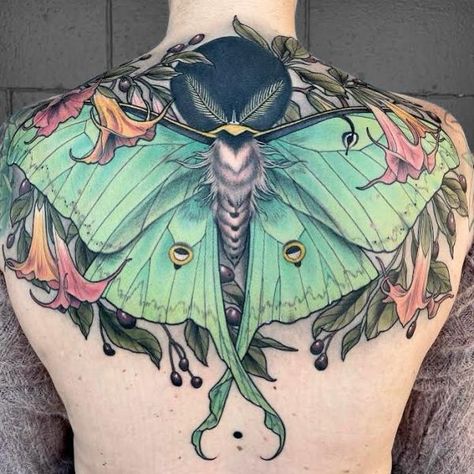 Luna Moth Tattoo, Petit Tattoo, Kunst Tattoos, Tattoo Zeichnungen, Pieces Tattoo, Chest Tattoos For Women, Chest Piece Tattoos, Moth Tattoo, Tattoo Life