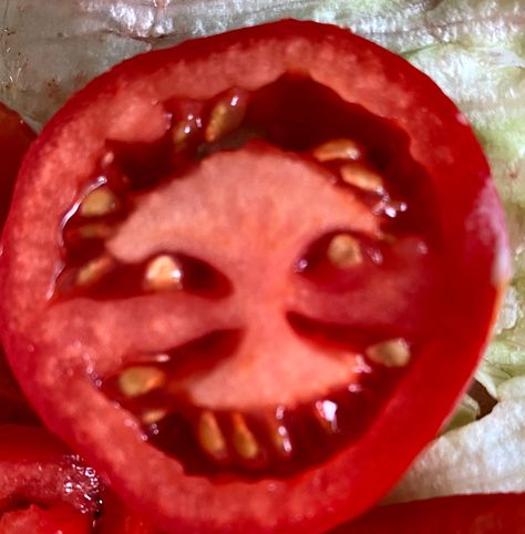 Things With Faces, Funny Vegetables, Funny Fruit, Fruit And Veg, Food Humor, Creative Food, Cute Food, Funny Photos, Funny Images